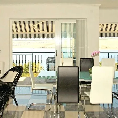 5 Bedrooms At 100 M Away From The With Sea View Private Pool And Enclosed Garden Jadranovo